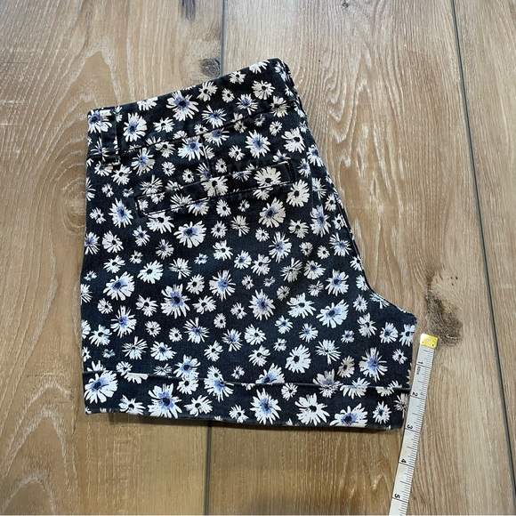American Eagle Outfitters Floral Short - Picture 8 of 10